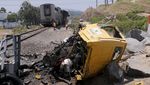 Kereta Amtrak di AS Tergelincir Usai Menabrak Truk