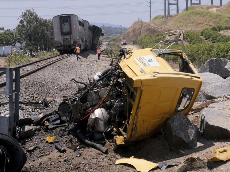 Kereta Amtrak di AS Tergelincir Usai Menabrak Truk