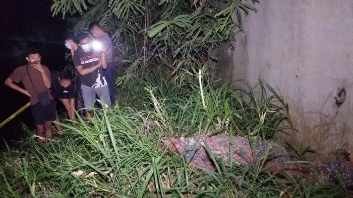 Mayat terbungkus karpet Ngawi