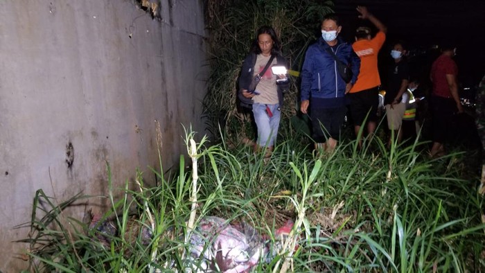 Mayat terbungkus karpet Ngawi