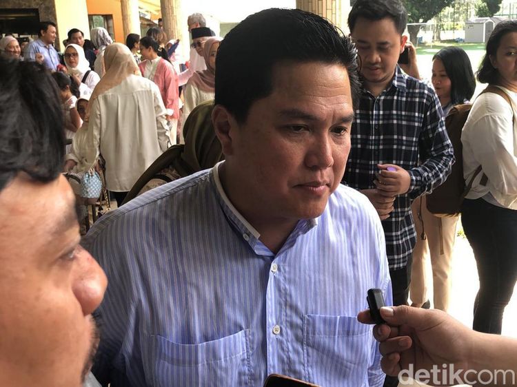 Momen Erick Thohir Salat Idul Adha di Hong Kong