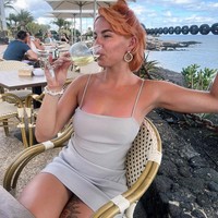 Dia mendapatkan uang dari memamerkan ketiaknya ke pria. Beruntungnya, Nova memiliki ketika yang mulus dan cerah.  Foto: Dok. Instagram