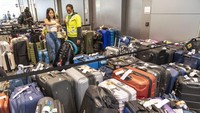 Kejadian ini menjadi ujian besar bagi maskapai yang berjuang untuk mengimbangi lonjakan penumpang. Administrasi Penerbangan Federal menghentikan penerbangan menuju Bandara LaGuardia di New York dan Bandara Reagen Washington National, serta Baltimore-Washington di dekat ibu kota negara.  