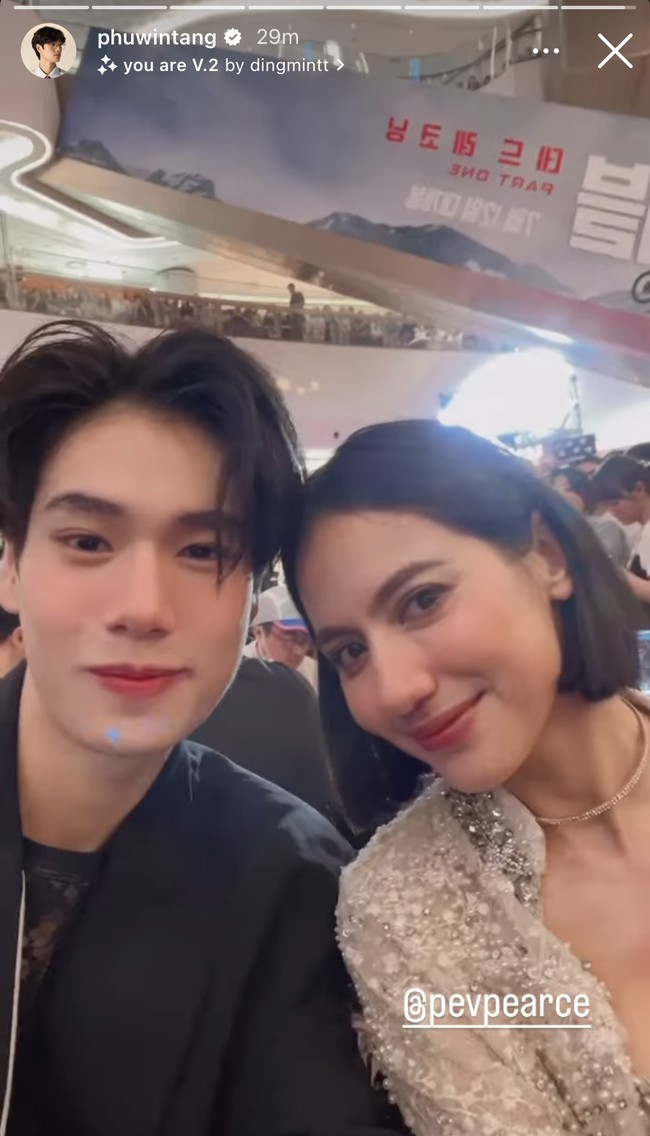 Di sela-sela momen karpet merah, Pevita Pearce juga  berinteraksi dan menghabiskan waktu bersama undangan lain dari berbagai negara, seperti Phuwin Tangsakyuen dan Sushar M., aktor dan aktris terkenal asal Thailand yang memiliki banyak penggemar di Indonesia. (Foto: dok. Instagram @phuwintang)