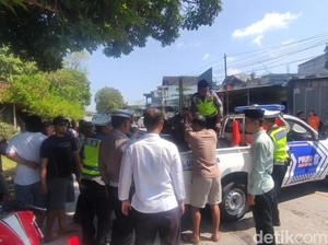 Truk Boks Hantam 3 Motor di Patebon Kendal, 4 Orang Tewas