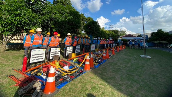 Potret Pasukan PLN Jaga Listrik di Idul Adha