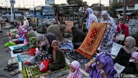 Salat Idul Adha di kawasan ini digelar berdekatan dengan terminal Kampung Melayu. 