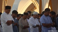 Ridwan Kamil juga menyampaikan jika ekonomi umat muslim di Jabar meningkat tahun ini. Hal itu dilihat dari kenaikan nilai warga yang berkurban dan capaian zakat.