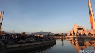 Melihat Pesona Masjid-masjid Terapung di Indonesia yang Cantik