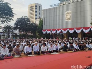 Heru Budi Bersama Jajaran Pemprov DKI Salat Idul Adha Di Balai Kota