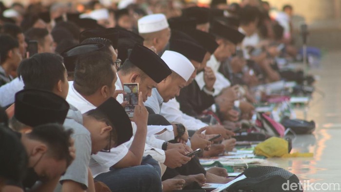 Sholat Iduladha di Masjid Al Jabbar, Gubernur Jabar Ridwan Kamil berpamitan pada warga.