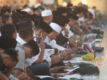 Bolehkah Menggunakan Handphone Selama Khutbah Jumat? Begini Hukumnya