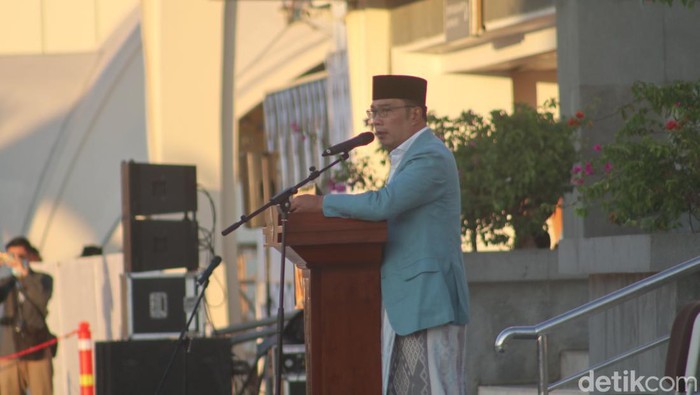 Sholat Iduladha di Masjid Al Jabbar, Gubernur Jabar Ridwan Kamil berpamitan pada warga.