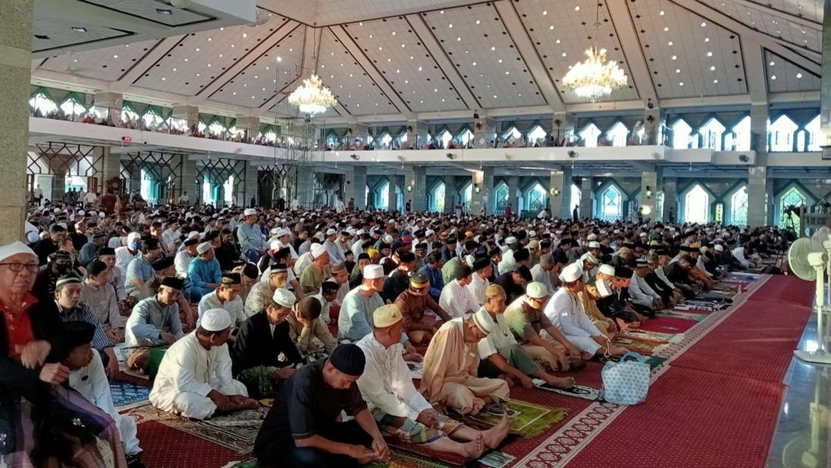 Fohishaxonada xotini bilan porno