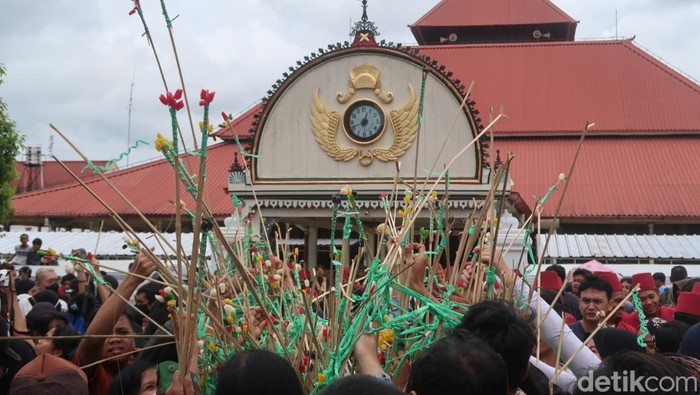 Suasana rayahan gunungan Garebeg Besar Hajad Dalem, Kamis (29/6/2023).