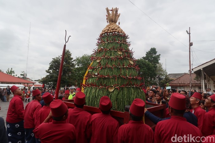 Suasana rayahan gunungan Garebeg Besar Hajad Dalem, Kamis (29/6/2023).