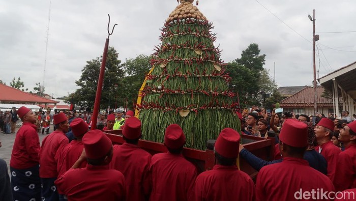 Suasana rayahan gunungan Garebeg Besar Hajad Dalem, Kamis (29/6/2023).