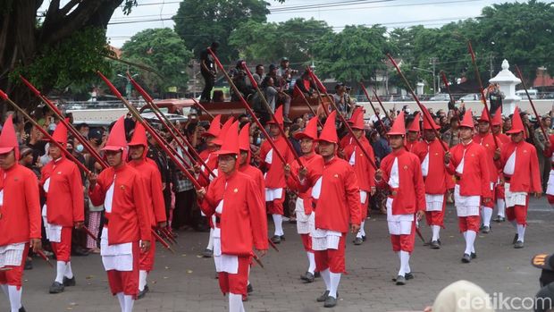Suasana rayahan gunungan Garebeg Besar Hajad Dalem, Kamis (29/6/2023).
