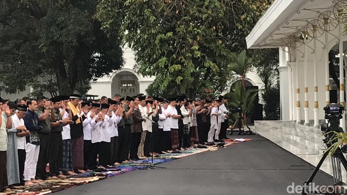 Suasana salat Idul Adha di Gedung Agung Jogja, Kamis (29/6/2023). Masyarakat antusias salat Id bareng Jokowi dan Iriana.