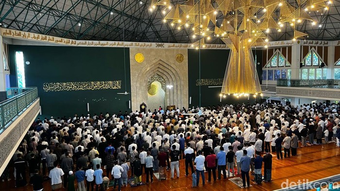 Suasana Salat Iduladha di Masjid Agung Al Ukhuwah Kota Bandung.