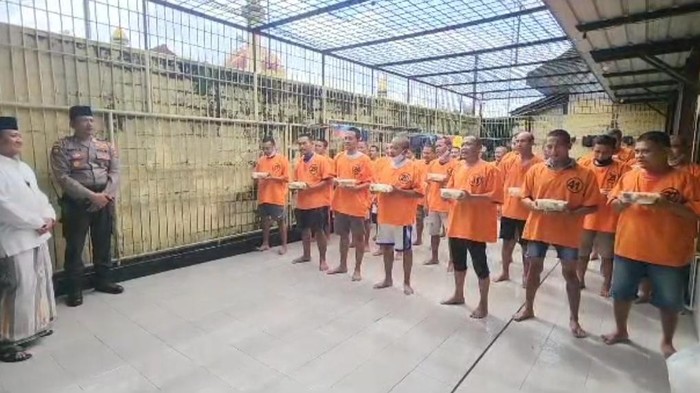 tahanan polres blitar kota dapat ransum daging saat Idul Adha