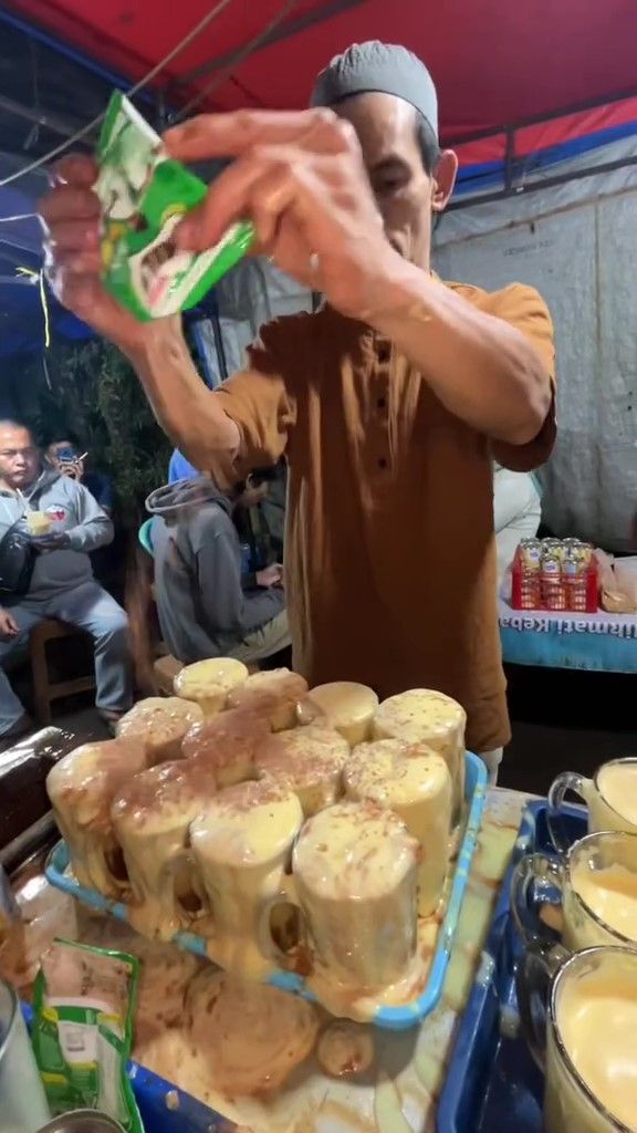 Teh Talua Khas Bukittinggi Viral, Porsinya Ekstrem Luber!