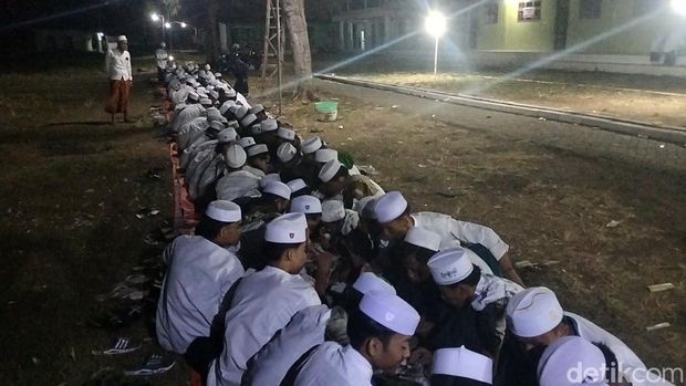 Tradisi nyate lanjeng santri Probolinggo
