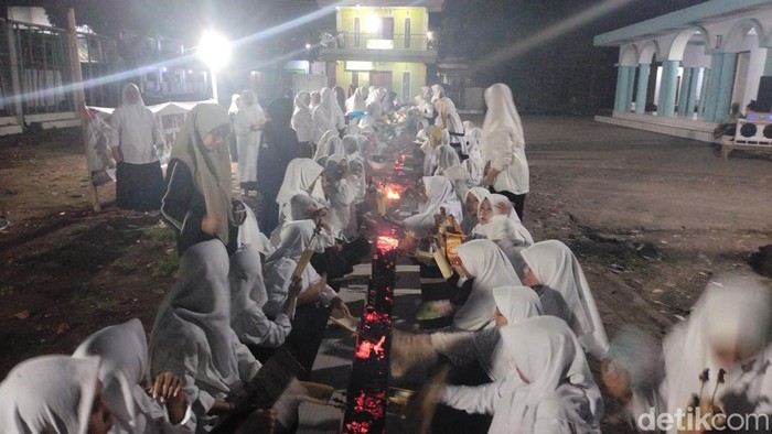 Tradisi nyate lanjeng santri Probolinggo