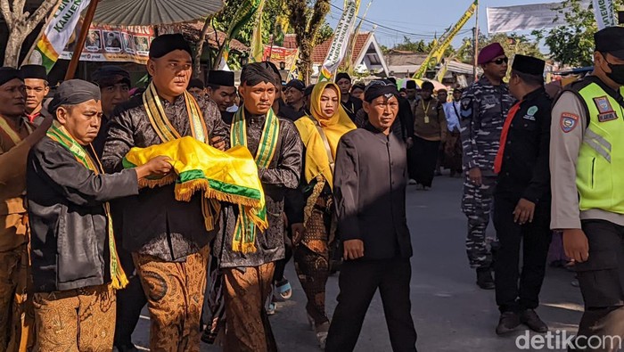 Tradisi penjamasan pusaka peninggalan Sunan Kalijaga di Kadilangu, Demak, Kamis (29/6/2023).