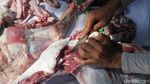 Umat Muslim di Bekasi Laksanakan Pemotongan Hewan Kurban