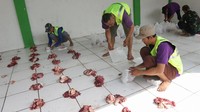 Nantinya daging kurban ini dibagikan kepada yang berhak menerimanya.  