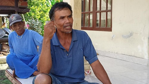 I Ketut Muliastra (kanan) saat menceritakan persoalan gugatan yang membuat dirinya terancam kehilangan tempat tinggal, Jumat (30/6/2023).