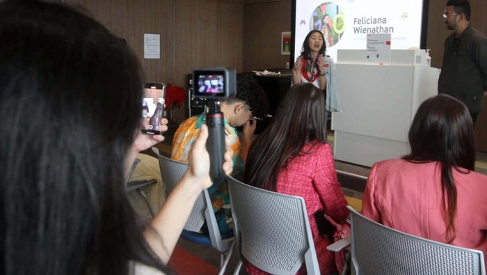 Lima kreator asal Indonesia meraih YouTube Creator Diamond Award, di Jakarta. Mereka berhasil meraih 10 juta subscribers di YouTube Shorts.