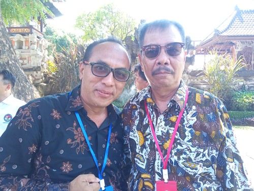 Agus R (55), salah satu pengemudi taksi berbasis aplikasi di Bali. (Aryo Mahendro/detikBali)