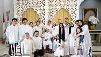 Atta Halilintar posting foto-foto kebersamaan antara keluarga Gen Halilintar bersama The Hermansyah dan The Lemos.  Foto: Instagram Atta Halilintar