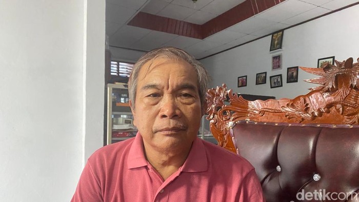 Ayah Brigadir Yones, Hulman Siahaan di Kota Sorong. detikcom/Juhra Nasir