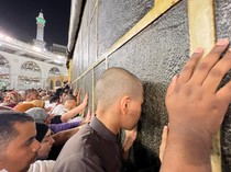 Jemaah Umrah, Apakah Wajib Memegang Kabah dan Hajar Aswad?
