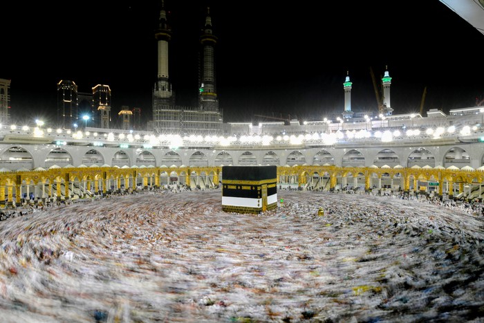 Muslim pilgrims perform Tawaf around the Kaaba during their annual haj, at the Grand Mosque in the holy city of Mecca, Saudi Arabia, June 28, 2023. Saudi Press Agency/Handout via REUTERS ATTENTION EDITORS - THIS PICTURE WAS PROVIDED BY A THIRD PARTY