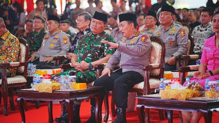 Foto: Kapolri Jenderal Listyo Sigit Prabowo dan Panglima TNI Laksamana Yudo Margono menghadiri doa bersama lintas agama jelang Hari Bhayangkara ke-77 (dok istimewa).