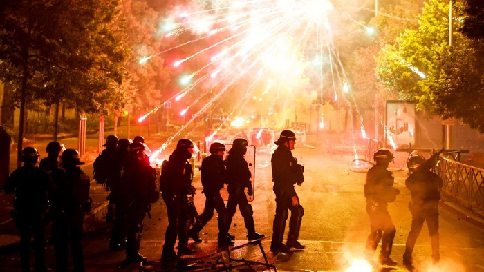 FRANCE-SECURITY/SHOOTING French police stand in position as fireworks go off during clashes with youth, after the death of Nahel, a 17-year-old teenager killed by a French police officer during a traffic stop, in Nanterre, Paris suburb, France, June 30, 2023. REUTERS/Gonzalo Fuentes TPX IMAGES OF THE DAY