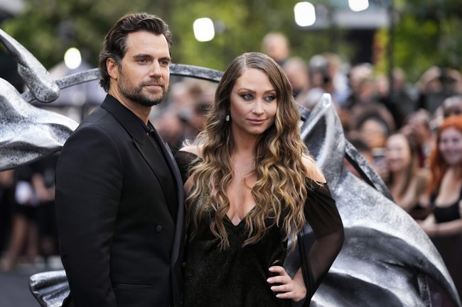 Aktor 40 tahun itu tak datang sendiri. Sang kekasih, influencer Natalie Viscuso, ikut mendampinginya. (Foto: Scott Garfitt/Invision/AP)