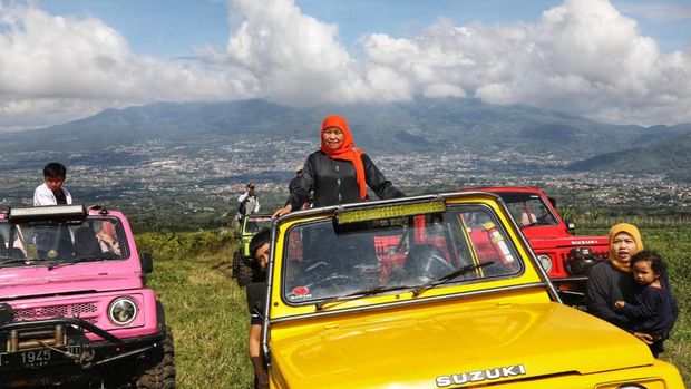 Gubernur Khofifah berlibur ke Bukit Jengkoang Kota Batu