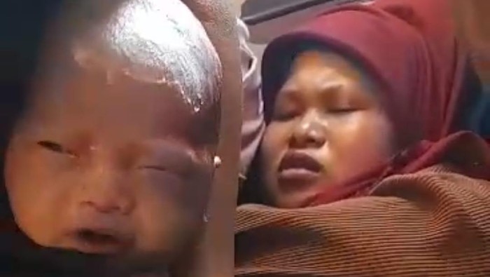 Ibu melahirkan di pesawat pelita air