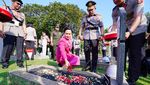 Momen Kapolri Ziarah-Tabur Bunga di TMP Kalibata Jelang Hari Bhayangkara