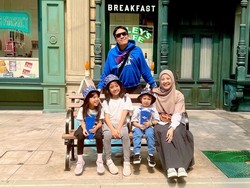 7 Potret Desta dan Natasha Rizky Liburan Sekeluarga Setelah Resmi Cerai