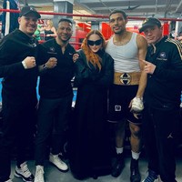 Berikan dirimu sendiri izin untuk hidup yang besar. Melangkahlah ke tempat yang kamu ditakdirkan untukmu. Berhenti bermain kecil. Kamu ditakdirkan untuk hal besar, tulisnya. Foto: Instagram