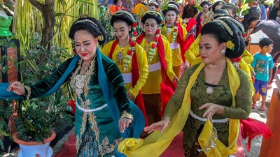 Melihat Prosesi Wisuda Sinden di Nganjuk