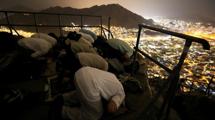 A Muslim pilgrim prays during a visit to Mount Al-Noor, where Muslims believe Prophet Mohammad received the first words of the Koran through Gabriel in the Hira cave, in the holy city of Mecca, Saudi Arabia, June 24, 2023. REUTERS/Mohamed Abd El Ghany