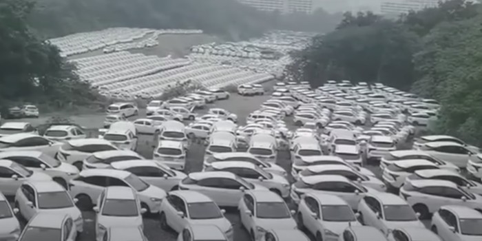 Mobil listrik terbengkalai di China