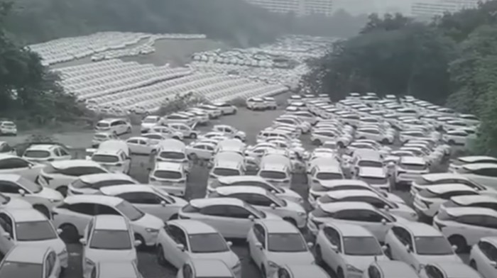 Mobil listrik terbengkalai di China
